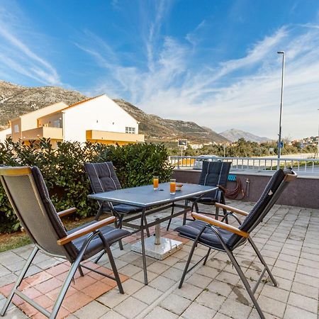 Spacious 2-Bedroom Apartment With Terrace And Parking Cavtat Exterior photo
