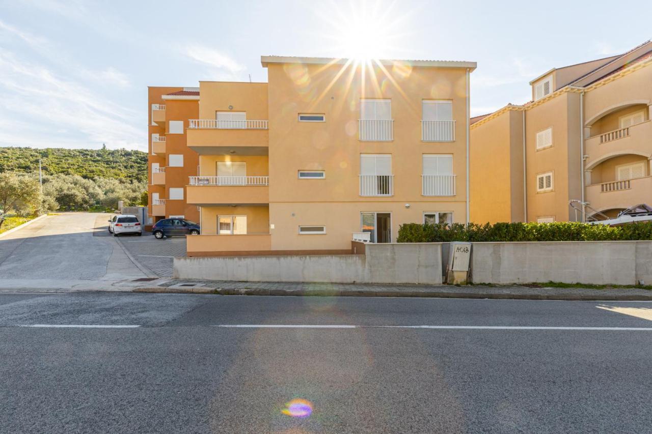 Spacious 2-Bedroom Apartment With Terrace And Parking Cavtat Exterior photo