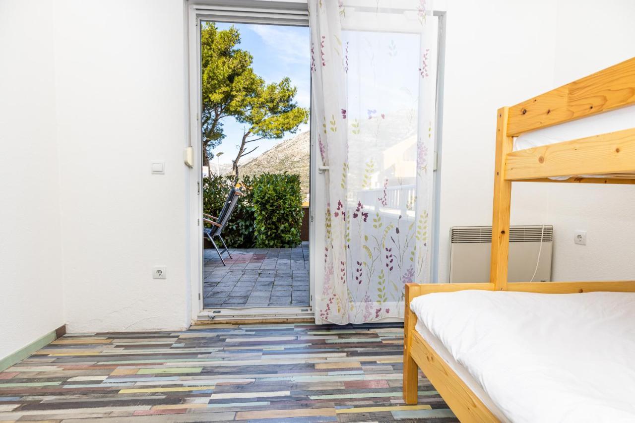 Spacious 2-Bedroom Apartment With Terrace And Parking Cavtat Exterior photo