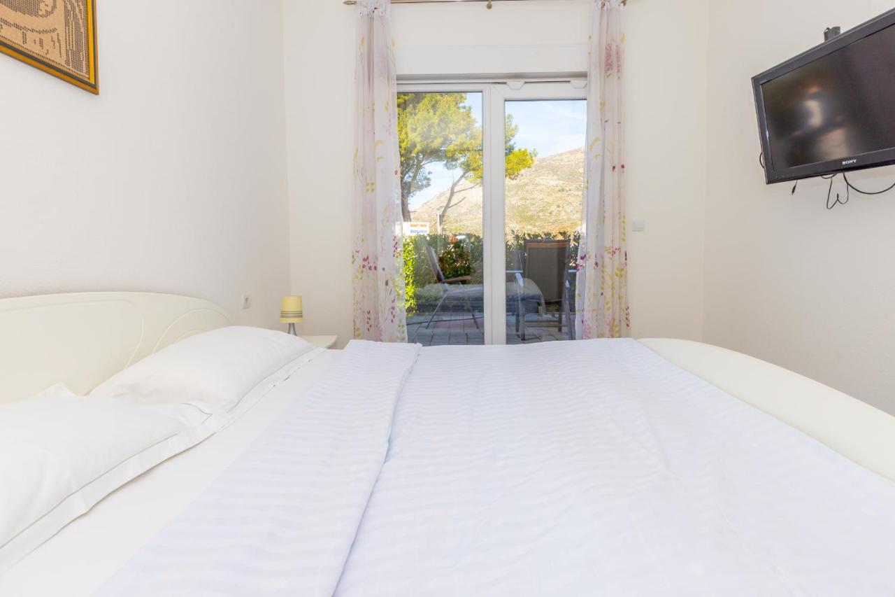 Spacious 2-Bedroom Apartment With Terrace And Parking Cavtat Exterior photo