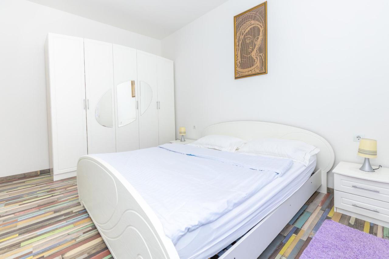 Spacious 2-Bedroom Apartment With Terrace And Parking Cavtat Exterior photo