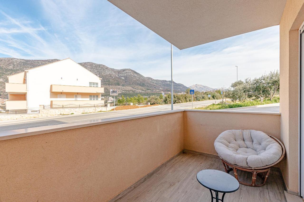 Spacious 2-Bedroom Apartment With Terrace And Parking Cavtat Exterior photo