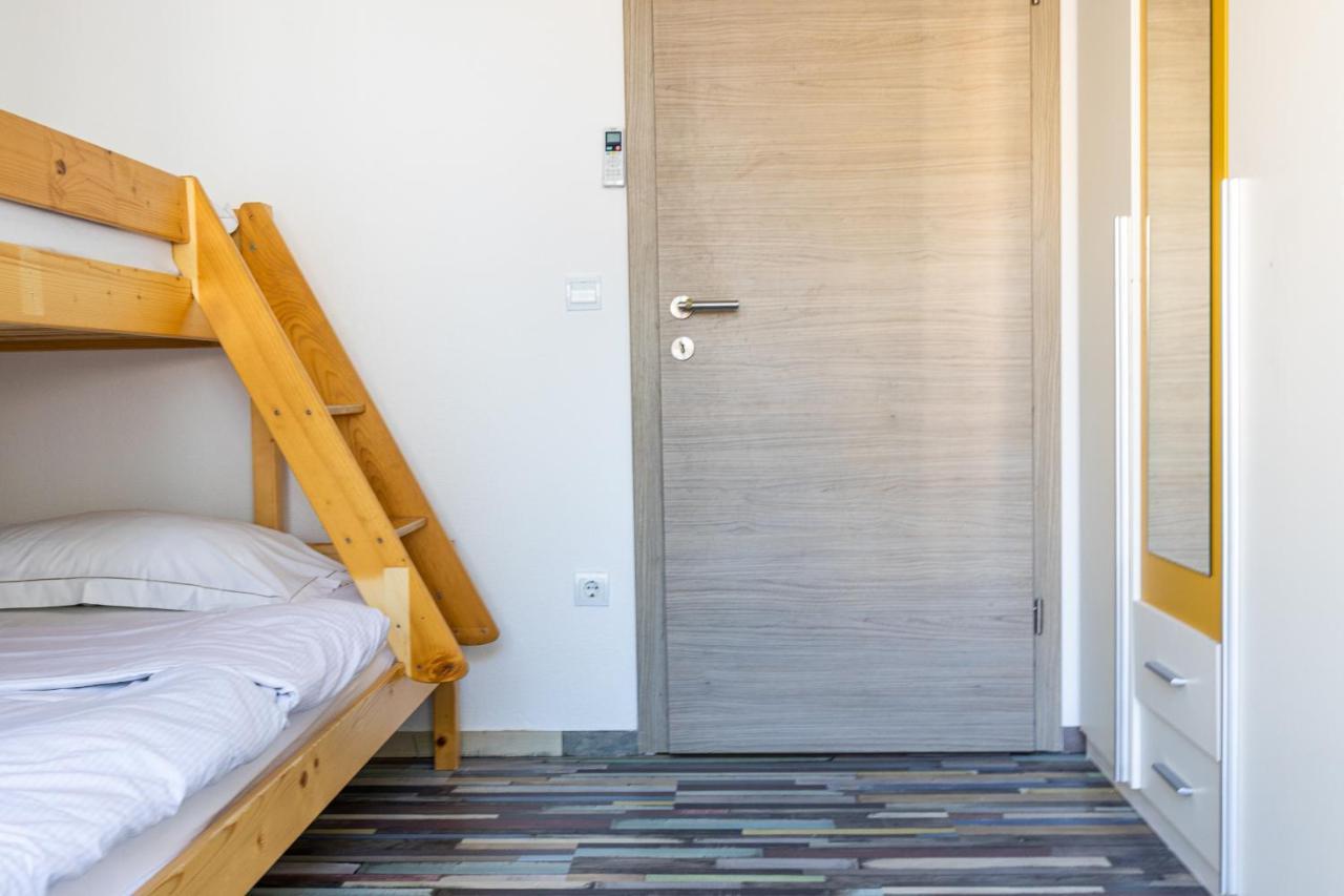 Spacious 2-Bedroom Apartment With Terrace And Parking Cavtat Exterior photo