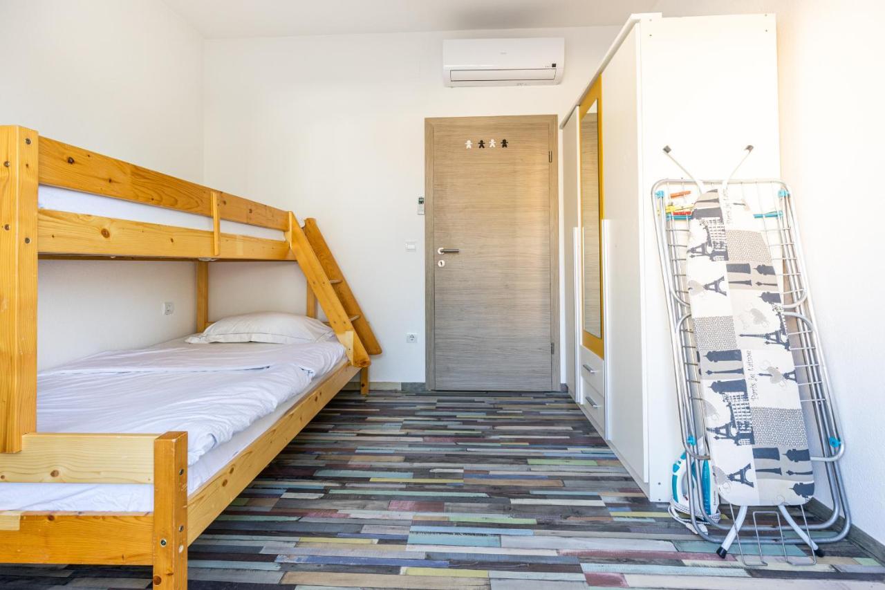 Spacious 2-Bedroom Apartment With Terrace And Parking Cavtat Exterior photo