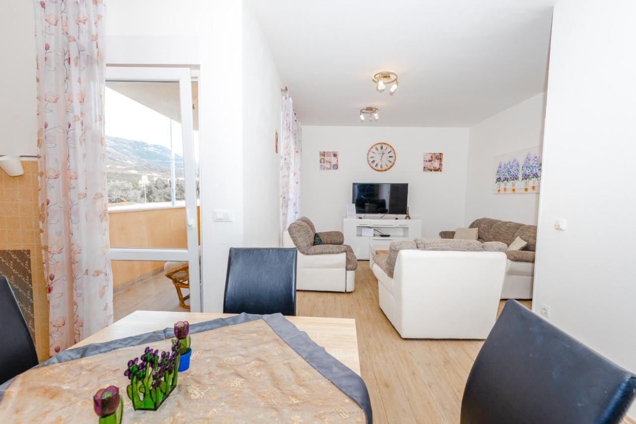 Spacious 2-Bedroom Apartment With Terrace And Parking Cavtat Exterior photo