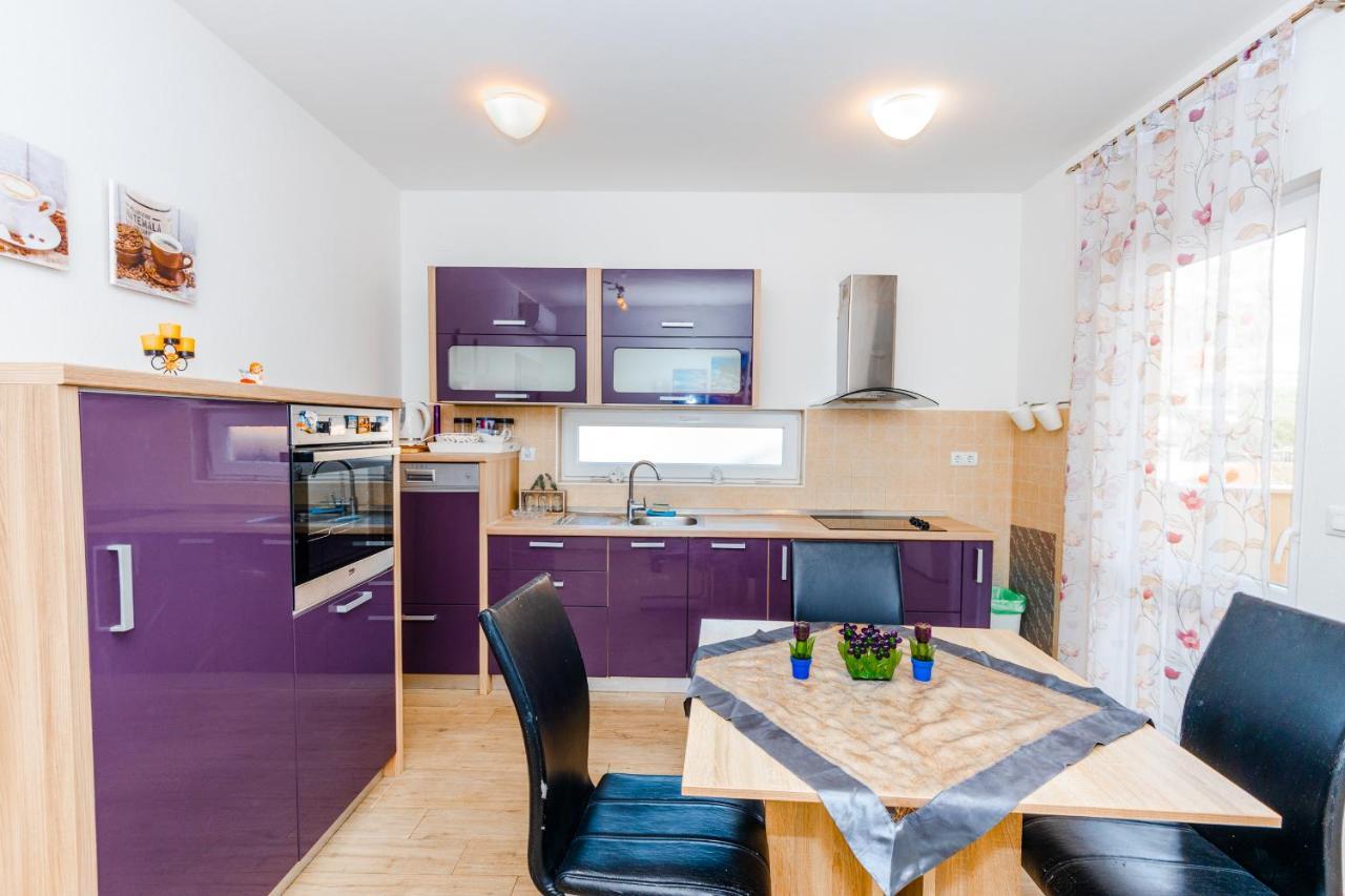 Spacious 2-Bedroom Apartment With Terrace And Parking Cavtat Exterior photo
